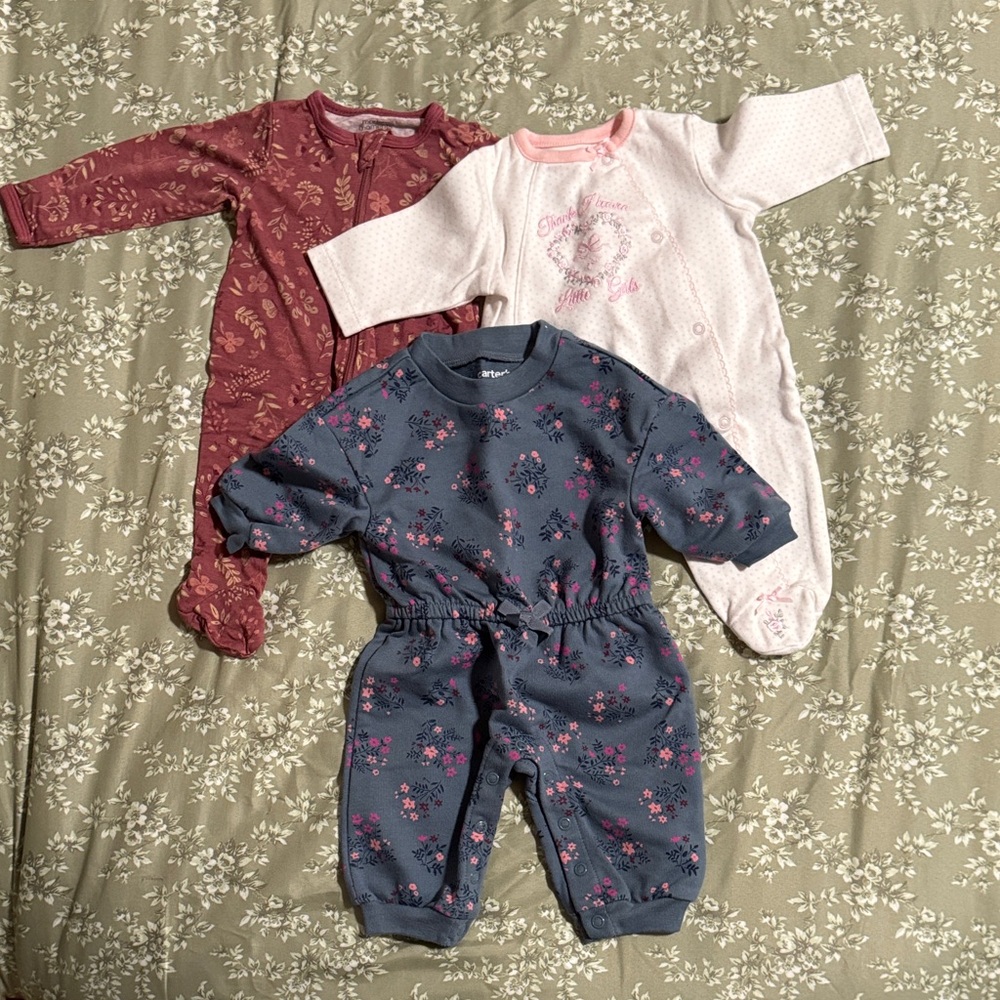 Lot of Baby Girl Clothes (Newborn/0-3 months)